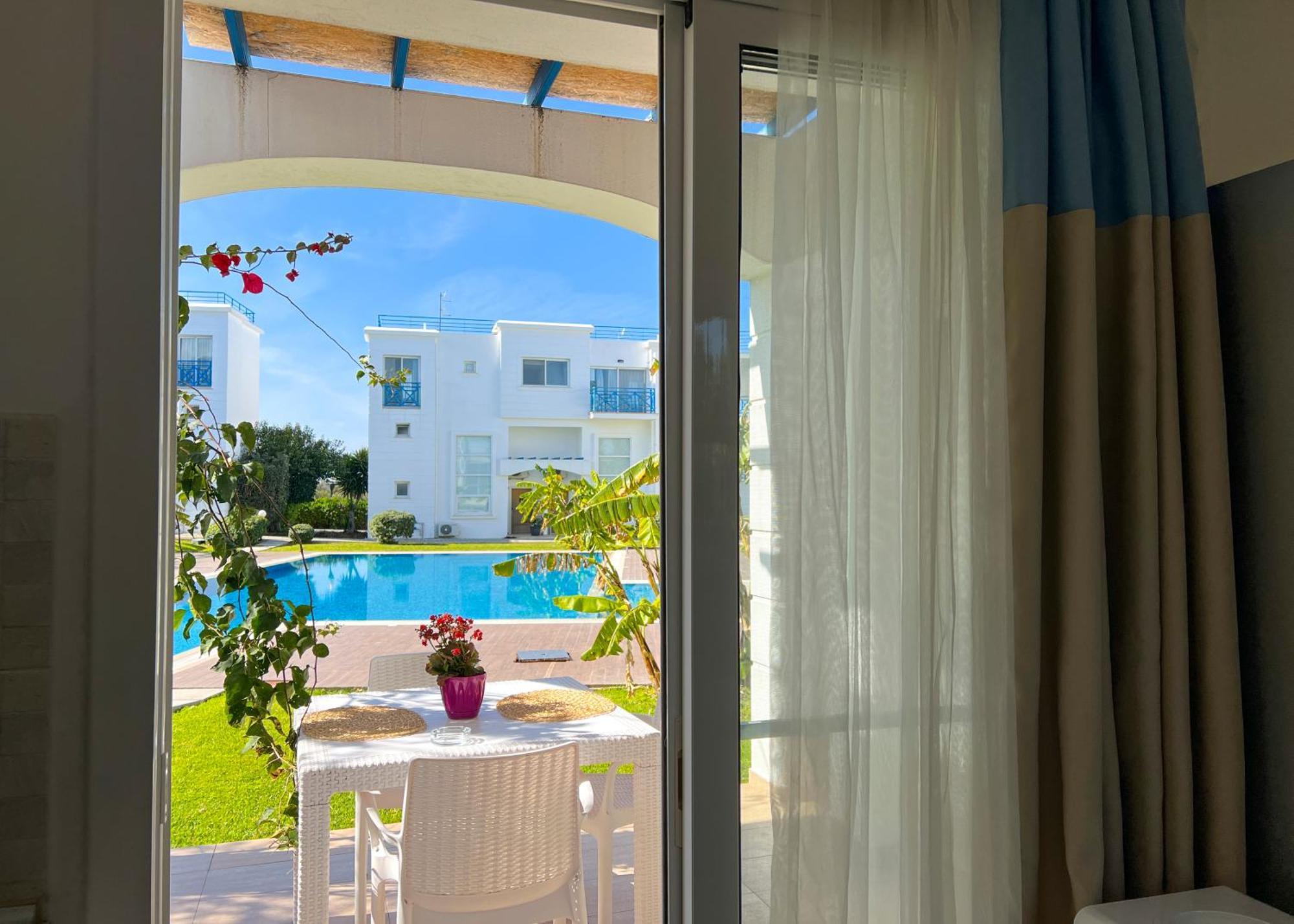 Garden Loft Apt With Pool In Alsancak Kyrenia Kyrenia  Exteriör bild